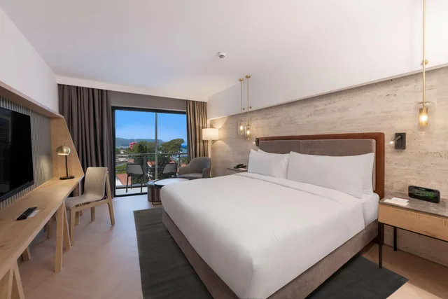 Room, King Bed, DoubleTree by Hilton Antalya-Kemer All-Inclusive Resort 9/11