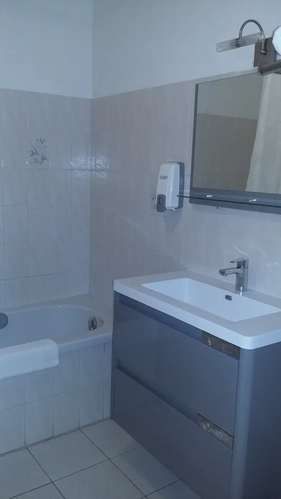 غرفة كومفورت بسرير كوين، HOTEL DES GRANGES 6/6