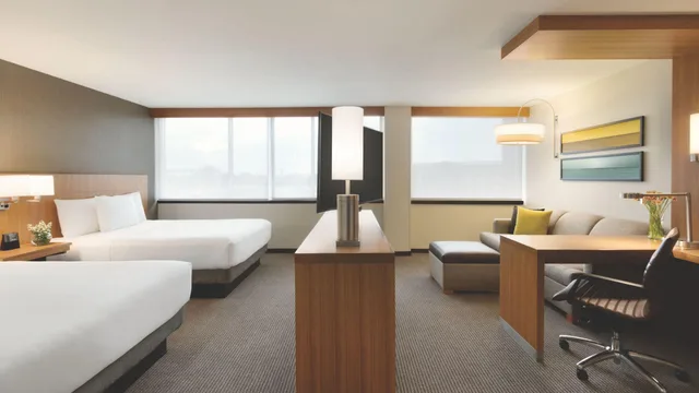استوديو بسرير كوين مع أريكة في طابق مرتفع، Hyatt Place Chicago O'Hare Airport 1/2