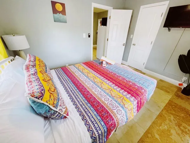 غرفة ديلوكس بسرير كوين بغرفة نوم واحدة مع أريكة بمطبخ، Sea Steps Suites 1/6