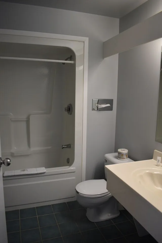 غرفة قياسية بسريرين كوين، Dundee Resort And Golf Club 7/8