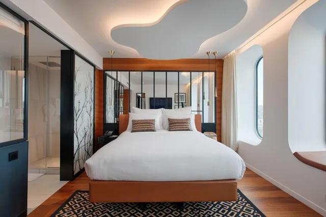 غرفة عائلية بسرير كوين، Renaissance Paris Republique Hotel 1/6