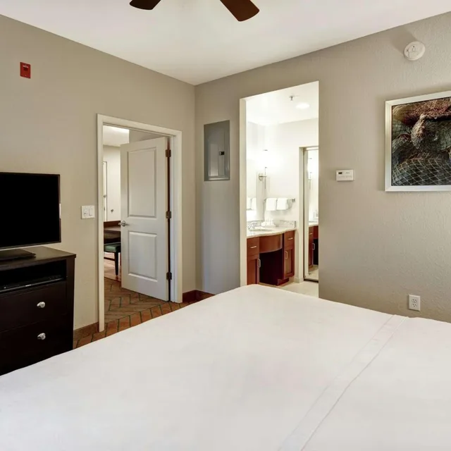 جناح بسرير كينج بغرفة نوم واحدة مع أريكة، Homewood Suites by Hilton Tampa-Port Richey 6/9