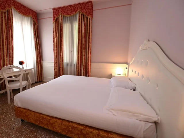 Deluxe, Queen Bed, No Elevator، Villa Patriarca 5/10