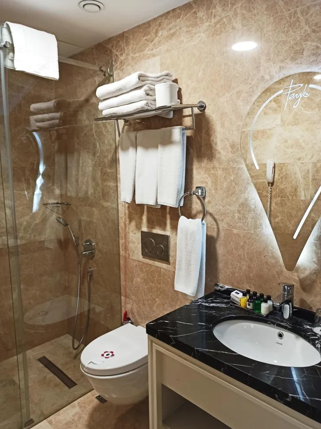 غرفة رباعية بشرفة، PEYK HOTEL 3/3