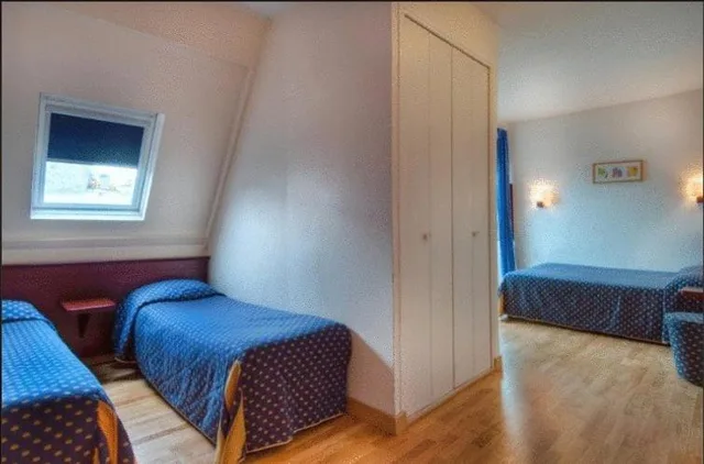 غرفة رباعية، De Paris Opera Hotel 4/7