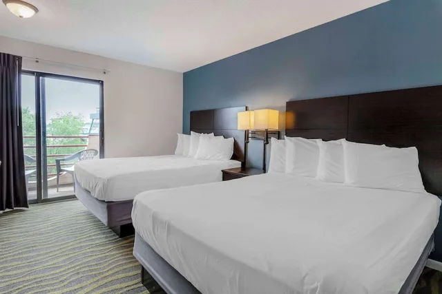 غرفة قياسية بسرير بطابقين وسريرين كوين، Atlantis Family Waterpark Hotel, an Ascend Collection Hotel 2/10