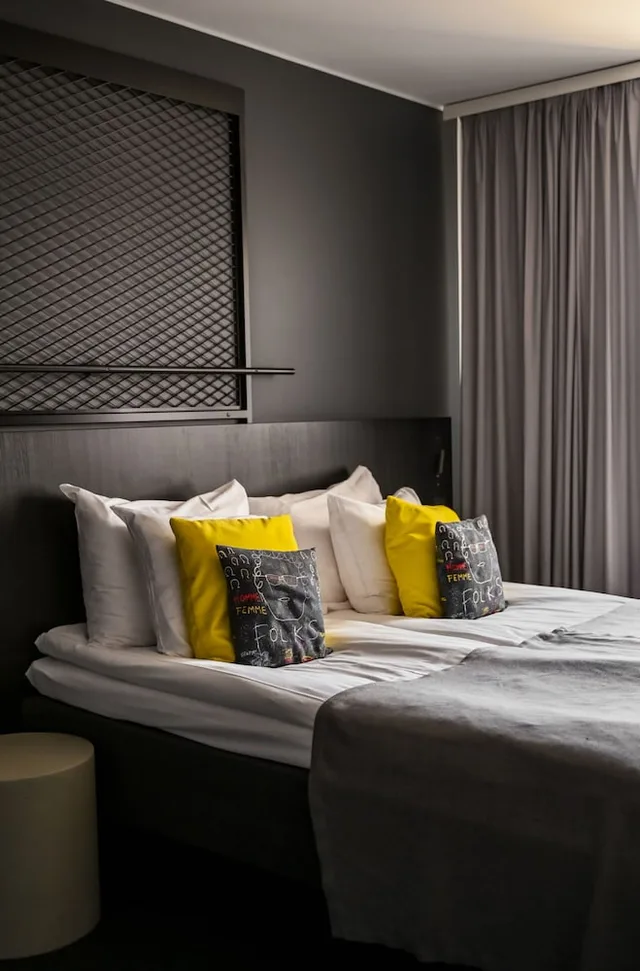 Duo, King Bed، The Folks Hotel Konepaja 1/5