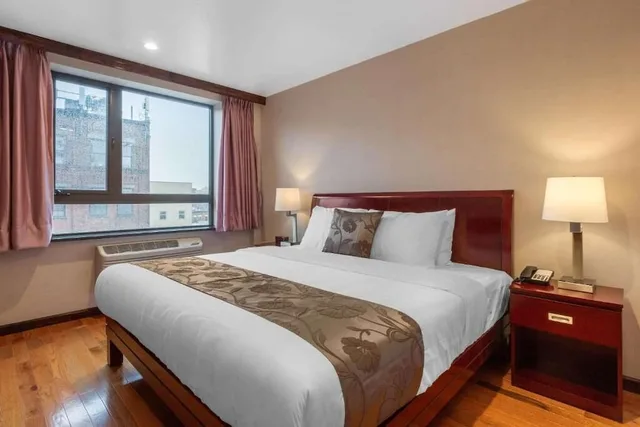 غرفة بسرير كينج لذوي الإعاقة، The L Hotel Brooklyn, NY 1/3