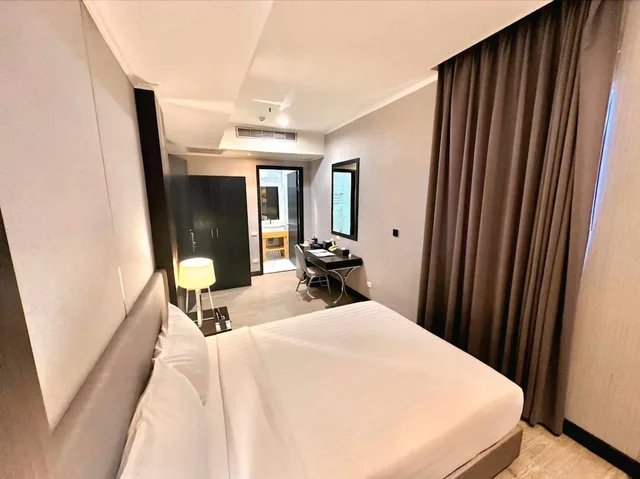غرفة قياسية بسرير كوين، Le Charmé Suites 3/5
