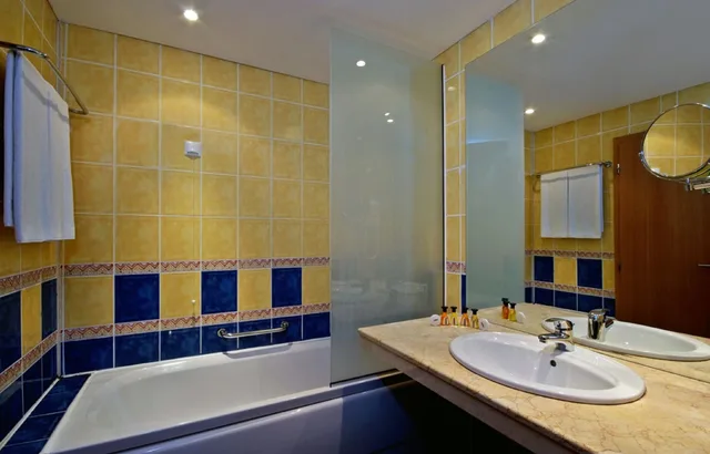 غرفة عائلية بسريرين كوين بإطلالة على البحر، Sol Nessebar Bay All Inclusive 9/9