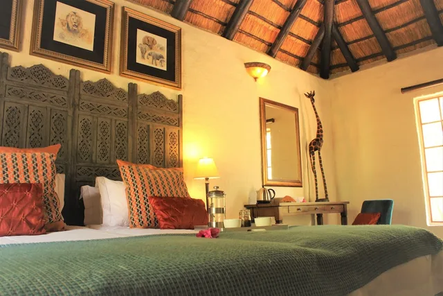 جناح ديلوكس بسرير كينج بإطلالة على الجبل بغرفة نوم واحدة، Shikwari Bush Lodge &amp; Pangolin Bush Camp 3/4
