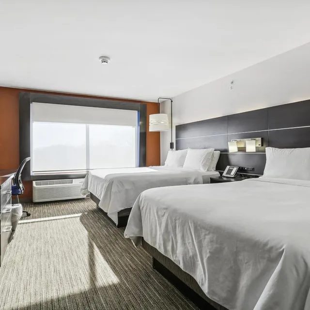 جناح بسرير كوين، Holiday Inn Express and Suites Bensenville OHare 1/4