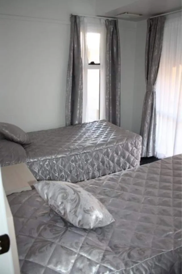 غرفة بسرير مزدوج وسرير فردي، CRONULLA MOTOR INN 2/3