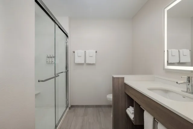 جناح بسرير كينج، Holiday Inn Express & Suites Huntsville Northeast by IHG 4/7