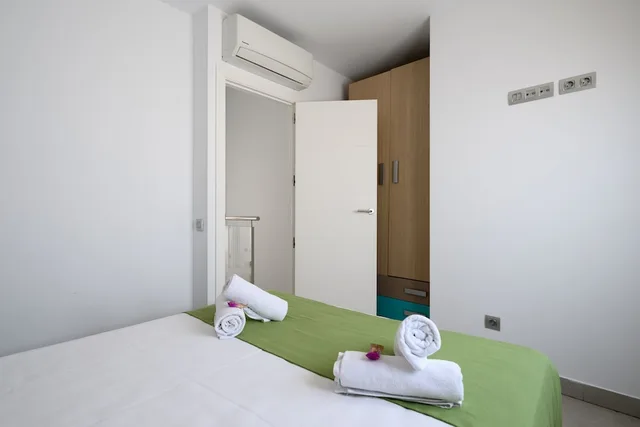 Room, Triple, 1 Double and 3 Single Beds، Canteras Suites 3/9