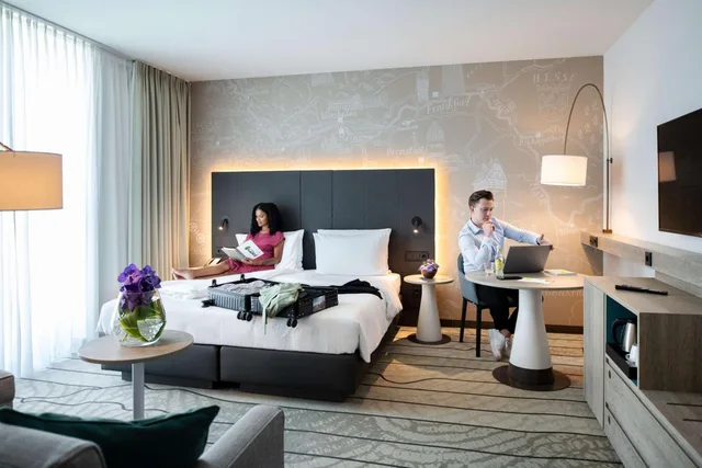 غرفة قياسية بسرير كينج مع أريكة، Hyatt Place Frankfurt Airport 3/6