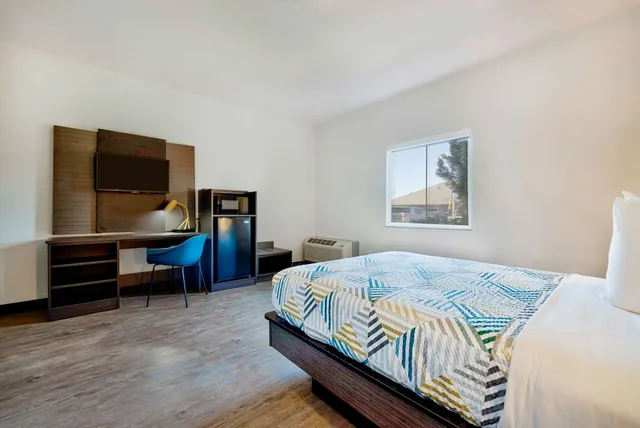 غرفة ديلوكس بسرير مزدوج، Motel6 Norman, OK 3/8