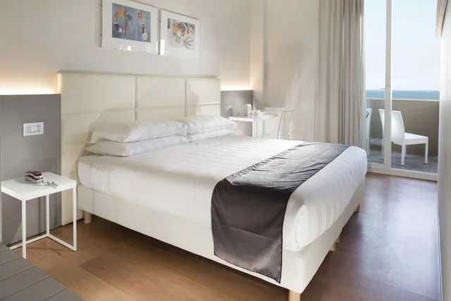 Room, Triple, Twin Beds, Ascot 2/3