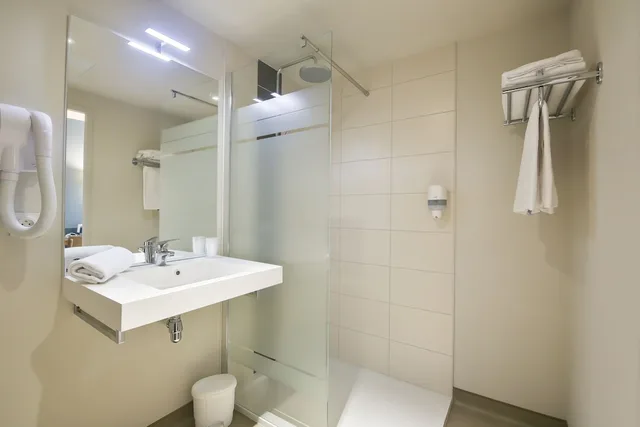 غرفة ثلاثية بسرير مزدوج وسرير فردي بشرفة، Hotel Vent d'Eden Park 3/4