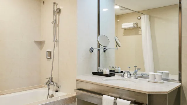 Deluxe, 2 Double Beds, Pool Access, Corner، The Suites Hotel Jeju 5/5