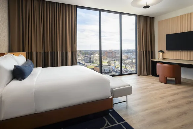 جناح سيغنتشر بسرير مزدوج بغرفة نوم واحدة، Cascade Hotel, Kansas City, a Tribute Portfolio Hotel 1/2