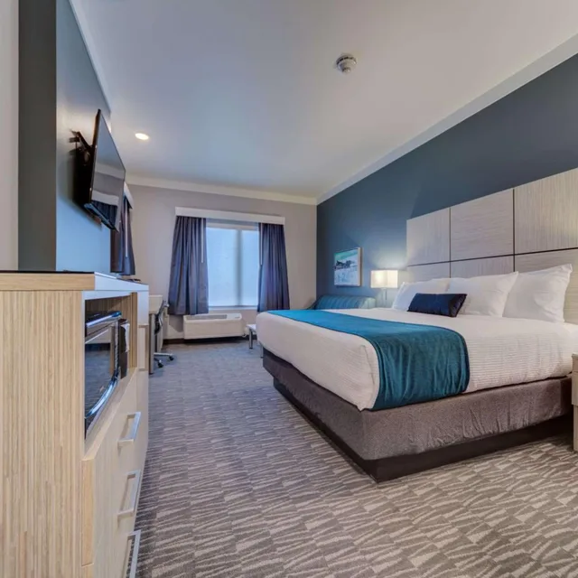 غرفة بسرير كينج بإطلالة على الجبل، Hotel Peppertree Bend, BW Premier Collection 1/10