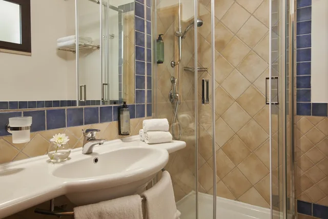 غرفة بريميوم بسرير مزدوج وسرير فردي بشرفة، Torreserena Resort 2/2