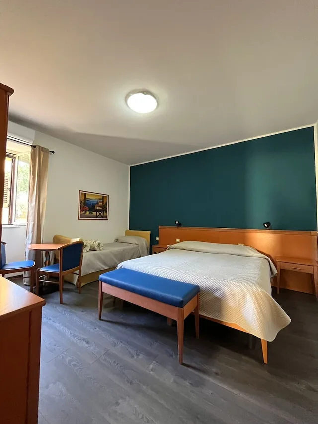 غرفة ثلاثية بسرير فردي، Hotel D Orleans 1/1