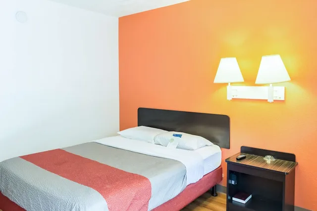جناح بسرير كوين، Motel6 Bakersfield, CA - East 3/8