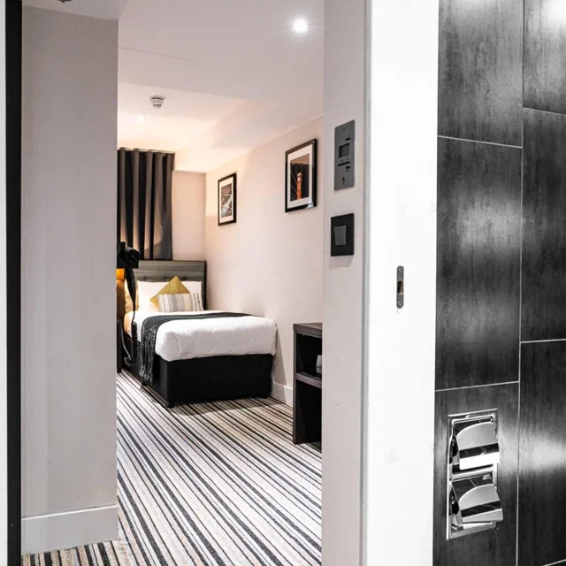 Petite, Single, Private Bathroom، The W14 Kensington 3/6