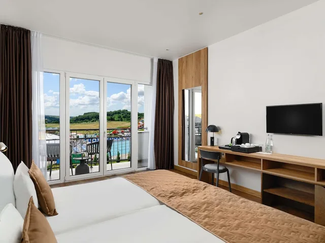 Standard, Twin Beds, Pool View, Balcony, Movenpick Resort and Spa Fruske Terme 6/6