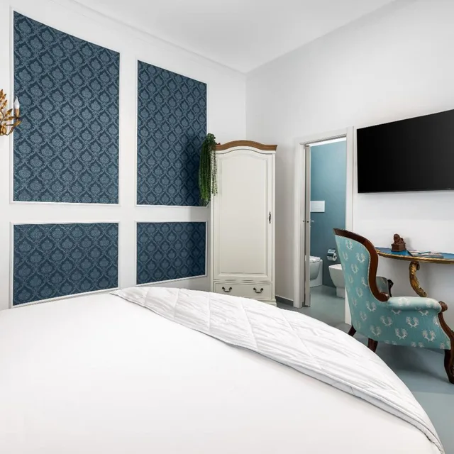 جناح جونيور، Hotel Regina 4/6