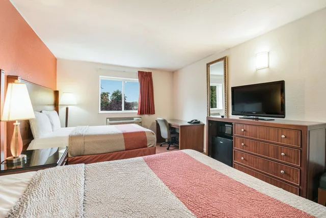 Standard, 2 Double Beds, Motel6 Tinton Falls, NJ - Neptune 4/5