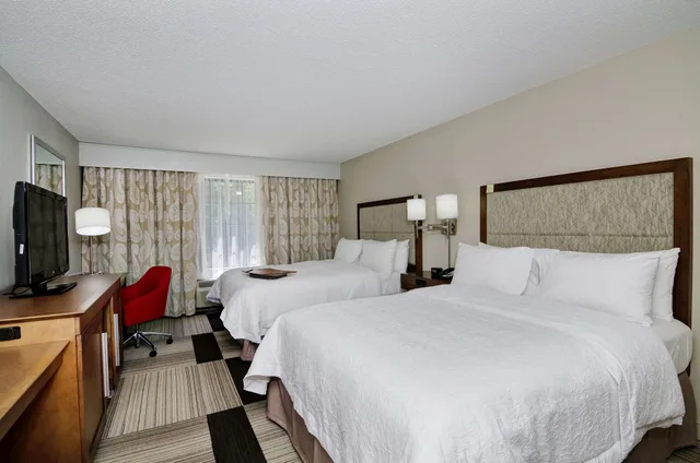 غرفة تنفيذية بسريرين كوين مع أريكة، Hampton Inn Salem 5/10