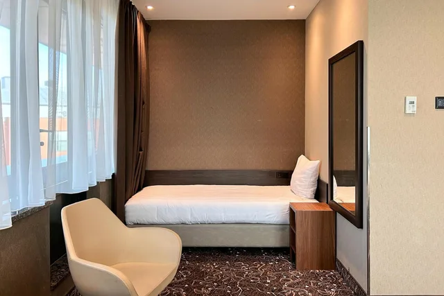 غرفة ثلاثية، Hotel Levell 4/9