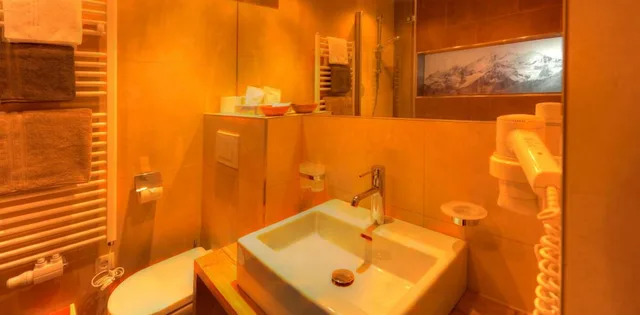 غرفة قياسية بسرير كينج بشرفة، Hotel St Georg 7/7