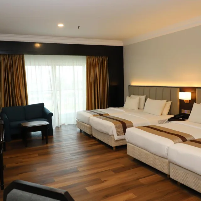 Deluxe, Quadruple, Single Bed, Grand Darul Makmur Hotel Kuantan 4/10