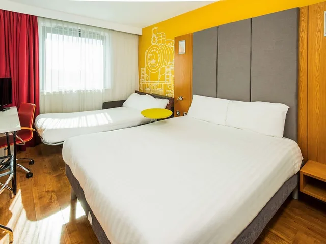 Duet, Twin Beds, Ibis Styles Crewe 1/9
