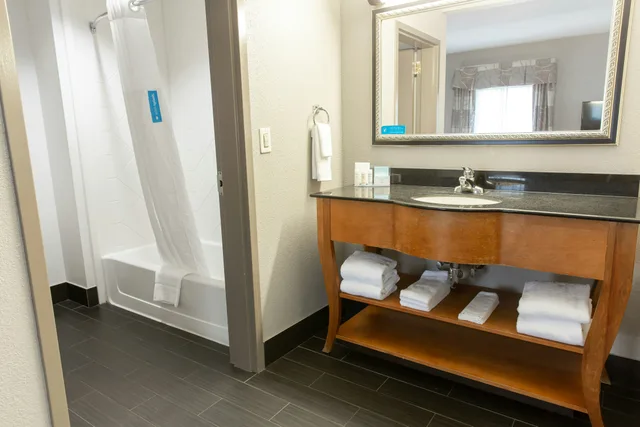 غرفة بسرير كينج، Hampton Inn & Suites Chesapeake-Square Mall 3/4