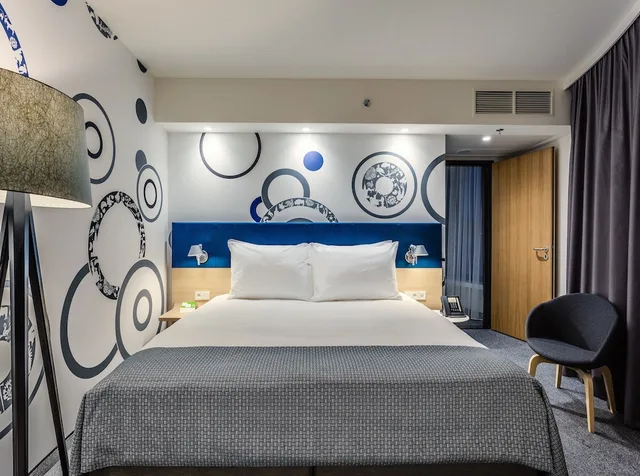جناح بسرير كينج بإطلالة على المدينة، Holiday Inn Warsaw City Centre 3/8