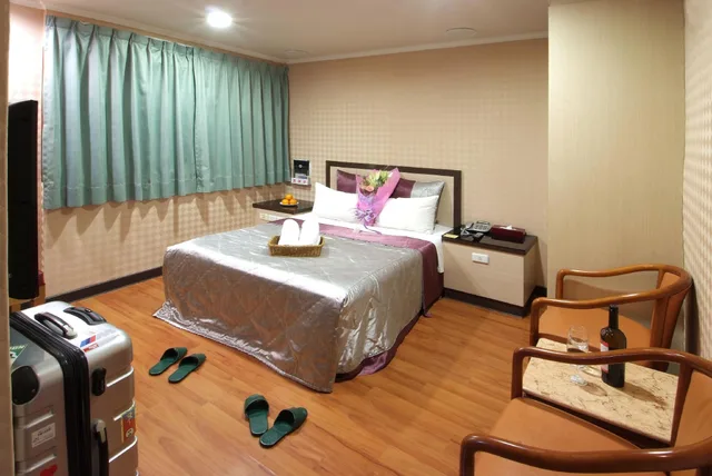 غرفة بزنس بسرير كينج، Left Bank Hotel 2/2