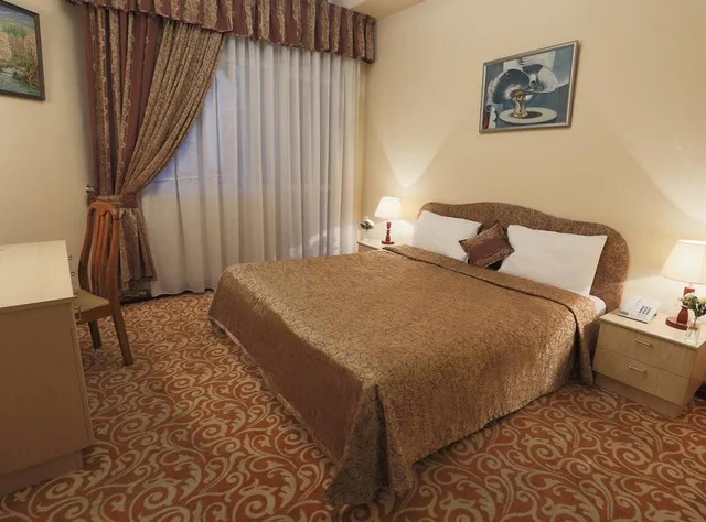 جناح جونيور بسرير كينج مع أريكة، METROPOL HOTEL 2/4
