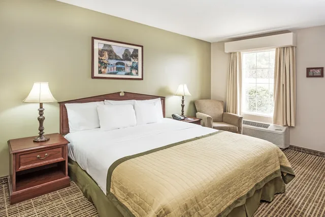 غرفة بسرير كينج، Baymont By Wyndham Valdosta At Valdosta Mall 2/6