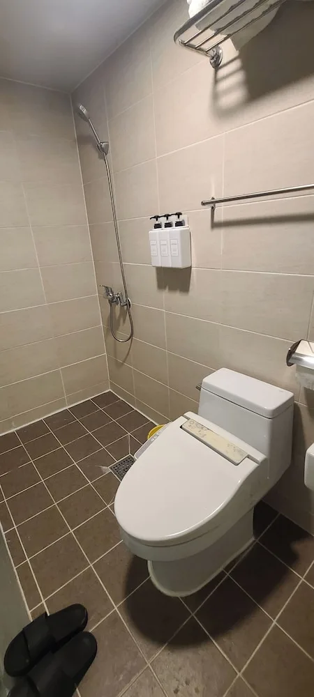 Superior, 1 Double and 1 Single Bed, Philstay Myeongdong Central Hotel 4/4
