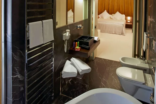 Loft, Junior Suite, King Bed, 2 Bathrooms, Dining Area, Sofa، Devero Hotel Spa, BW Signature Collection 4/6