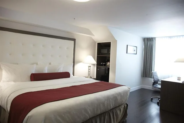 جناح بسرير كينج، Admiral Inn Mississauga 2/4