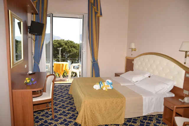 Room, Queen Bed, Lake Front، Hotel Milan Speranza Au Lac 4/6