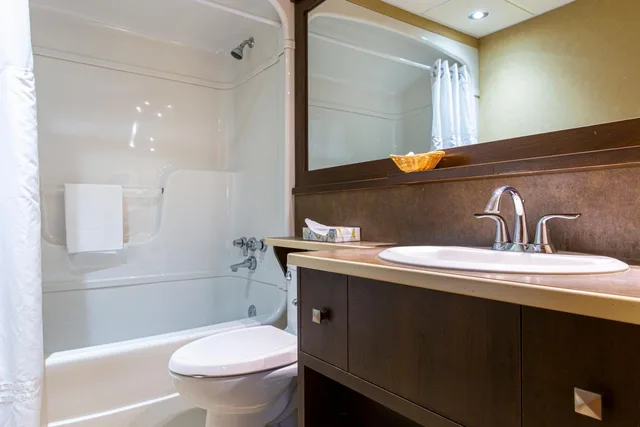 غرفة قياسية بسرير كينج، Hotel L Oiseliere Montmagny 5/8