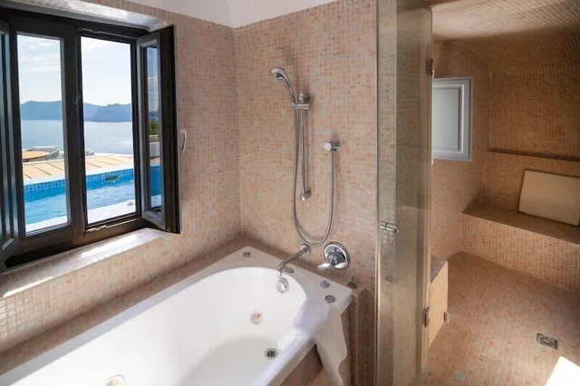 Suite, King Bed, Caldera View, Sofa, Hot Tub، IKIES Santorini 5/10